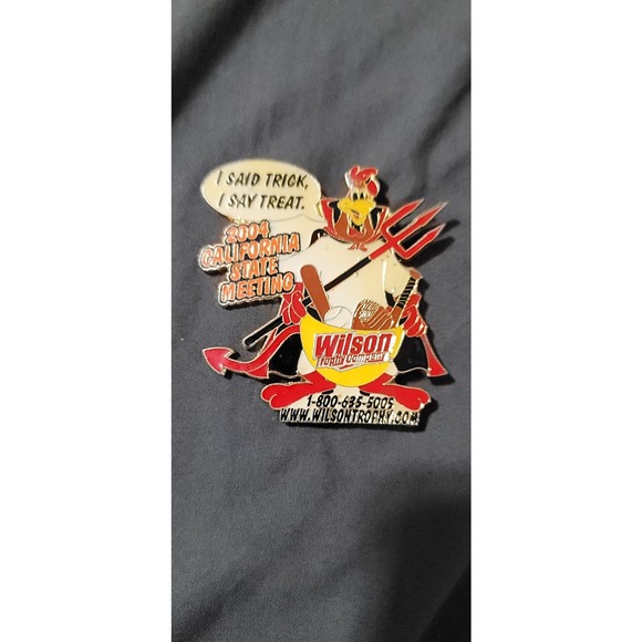 Vtg 2004 Foghorn Leghorn California State Meeting Large Lapel Pin - Picture 1 of 4